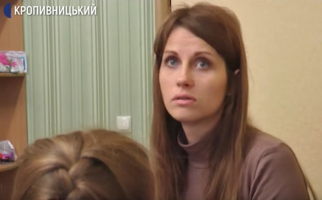 Вдова украинского героя получила от властей квартиру, непригодную для жизни (видео)