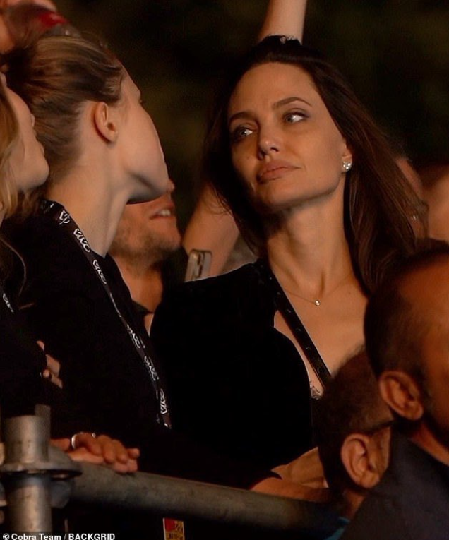 Анджелина Джоли с дочерью засветились на концерте Maneskin, снова пославших Путина: видео и фото