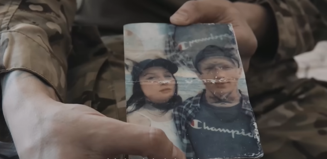 Захисник Маріуполя з &quot;Азова&quot; після полону нарешті зустрівся з нареченою: чуттєве відео