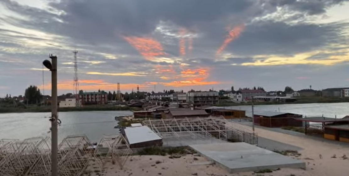 Над Азовським морем небо прикрасив багряний тризуб: пророче відео