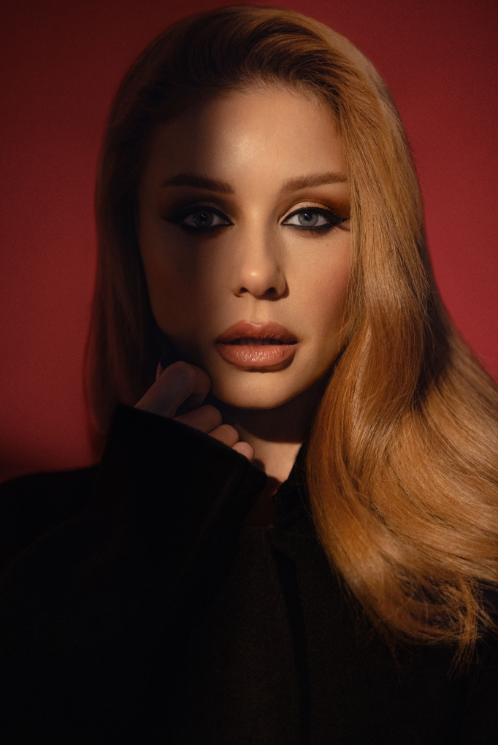 Пристрасна Тіна Кароль знялася у жіночній фотосесії для Vogue