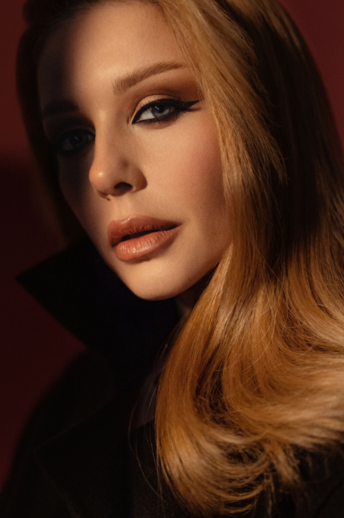 Пристрасна Тіна Кароль знялася у жіночній фотосесії для Vogue