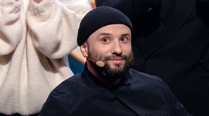 Встречали стоя и с аплодисментами. После возвращения на "Лигу смеха" Виктор Розовый довел зрителей до слез (видео)