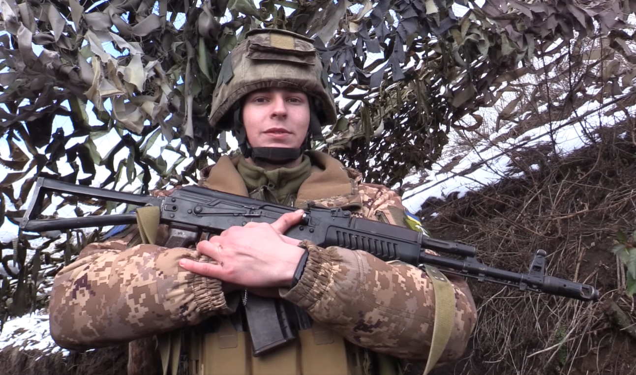 Бійці ЗСУ на передовій привітали українців з Новим роком: "святкуйте, ми прикриємо!" (відео)