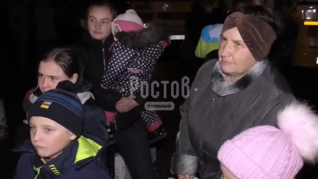 З'явилося дивне відео з розповіддю "біженців з Донбасу" в Ростові: "везуть нормально, безплатно"