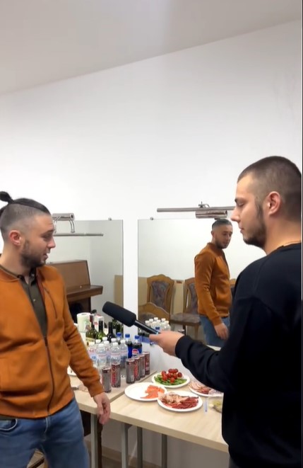 Раки, алкоголь, но "без изысков": Тополя рассказал о райдере группы "Антитіла"