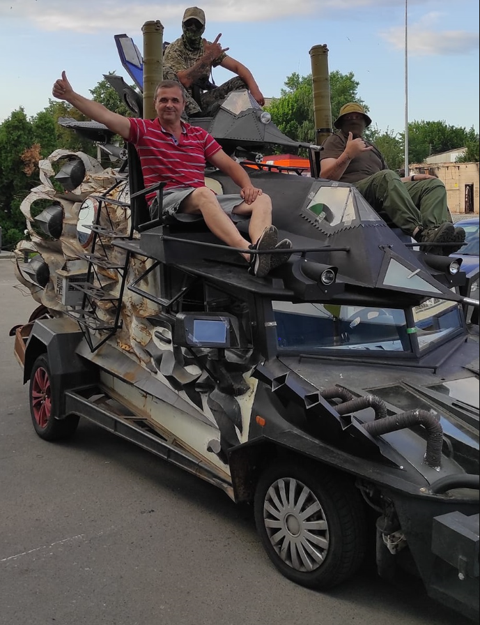 Український майстер створив неймовірний "автомобіль-стелс" для залякування ворогів (фото)