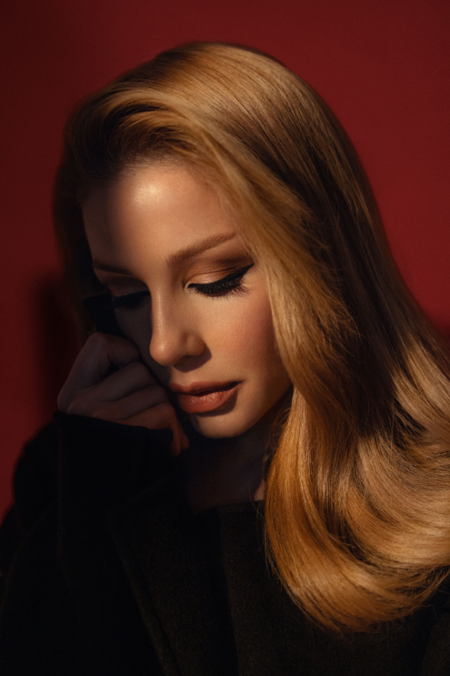 Пристрасна Тіна Кароль знялася у жіночній фотосесії для Vogue