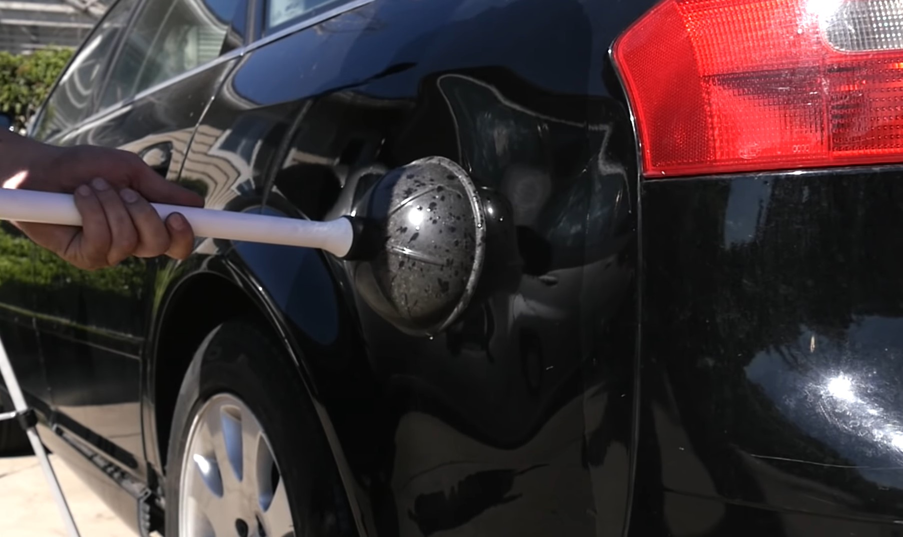 Як відремонтувати кузов авто завдяки двом речам, що є вдома у кожного