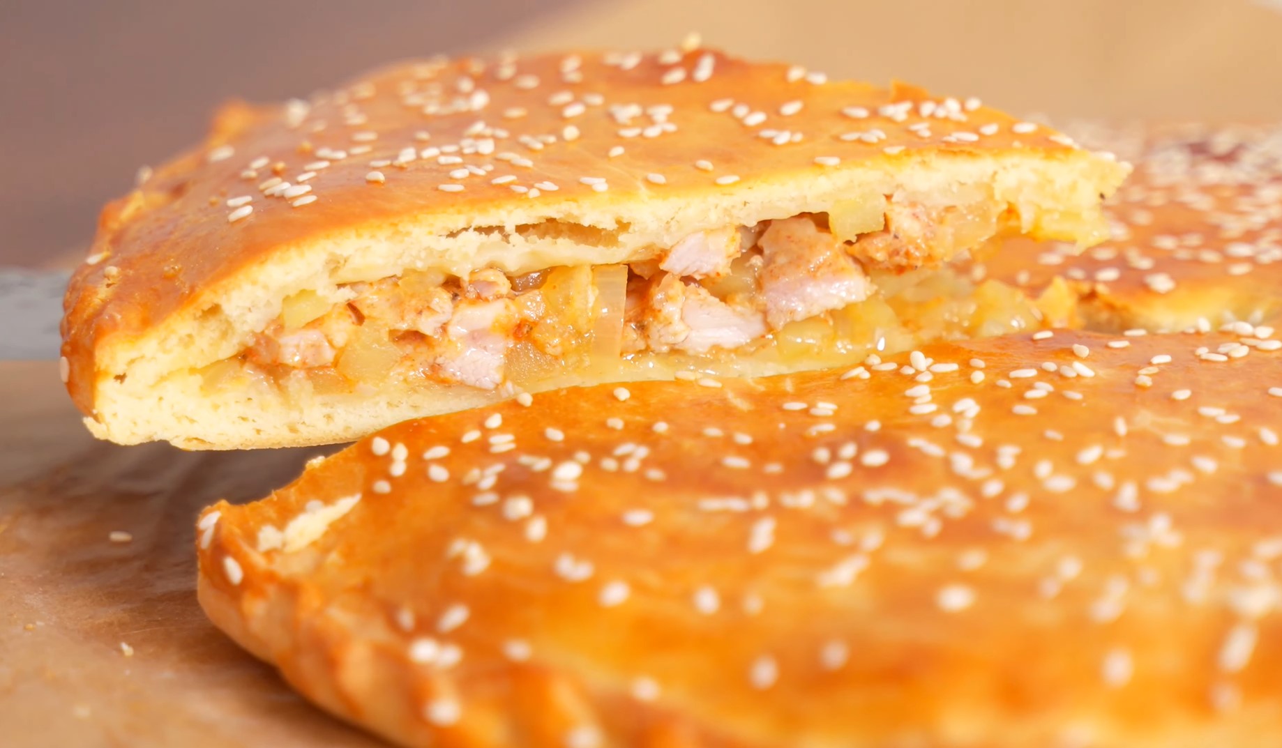 Простейший пирог с картофелем и курицей: вы поставите этот рецепт на повтор