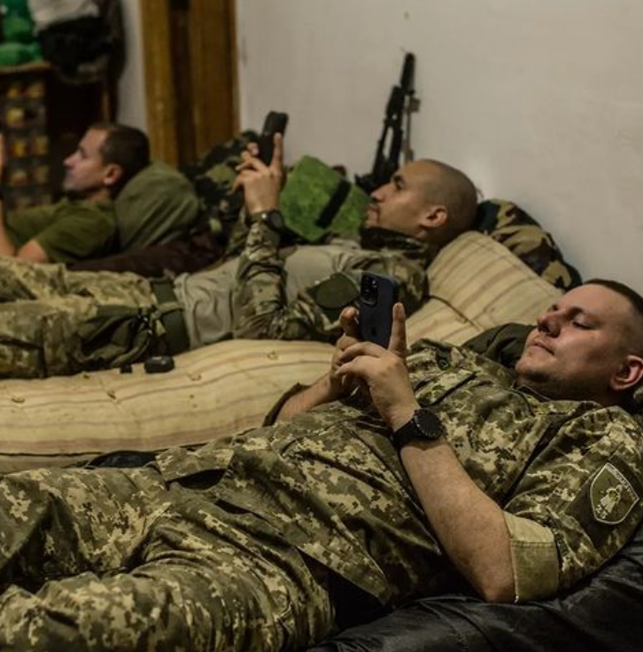 Український актор, який воює на передовій, знову став татом: милі фото доньки