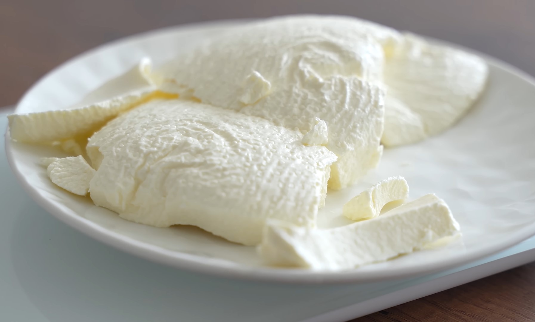 Змішайте сметану з молоком і вершковий сир готовий! Найпростіший рецепт