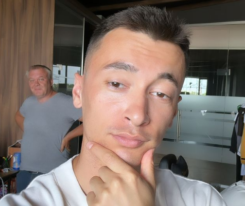 Звезда "Ліги сміху" и основатель мегапопулярного YouTube-шоу вступает в ряды ВСУ