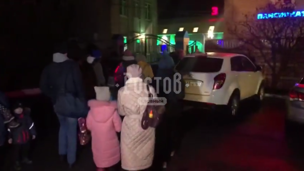 З'явилося дивне відео з розповіддю "біженців з Донбасу" в Ростові: "везуть нормально, безплатно"