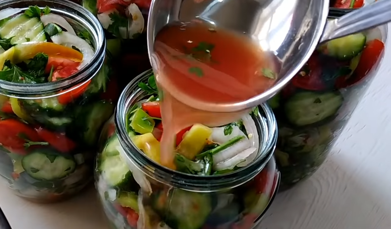 Салат взимку зі свіжих літніх овочів: рецепт та спосіб консервування