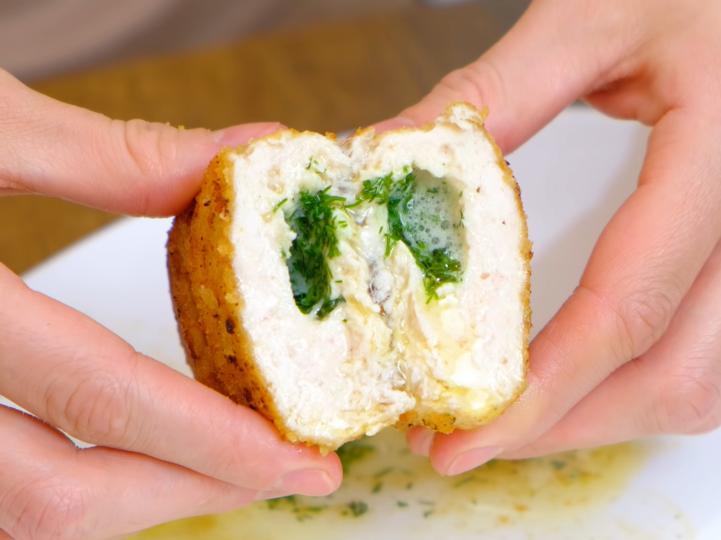 Спрощений рецепт котлет по-київськи: готуються дуже швидко!