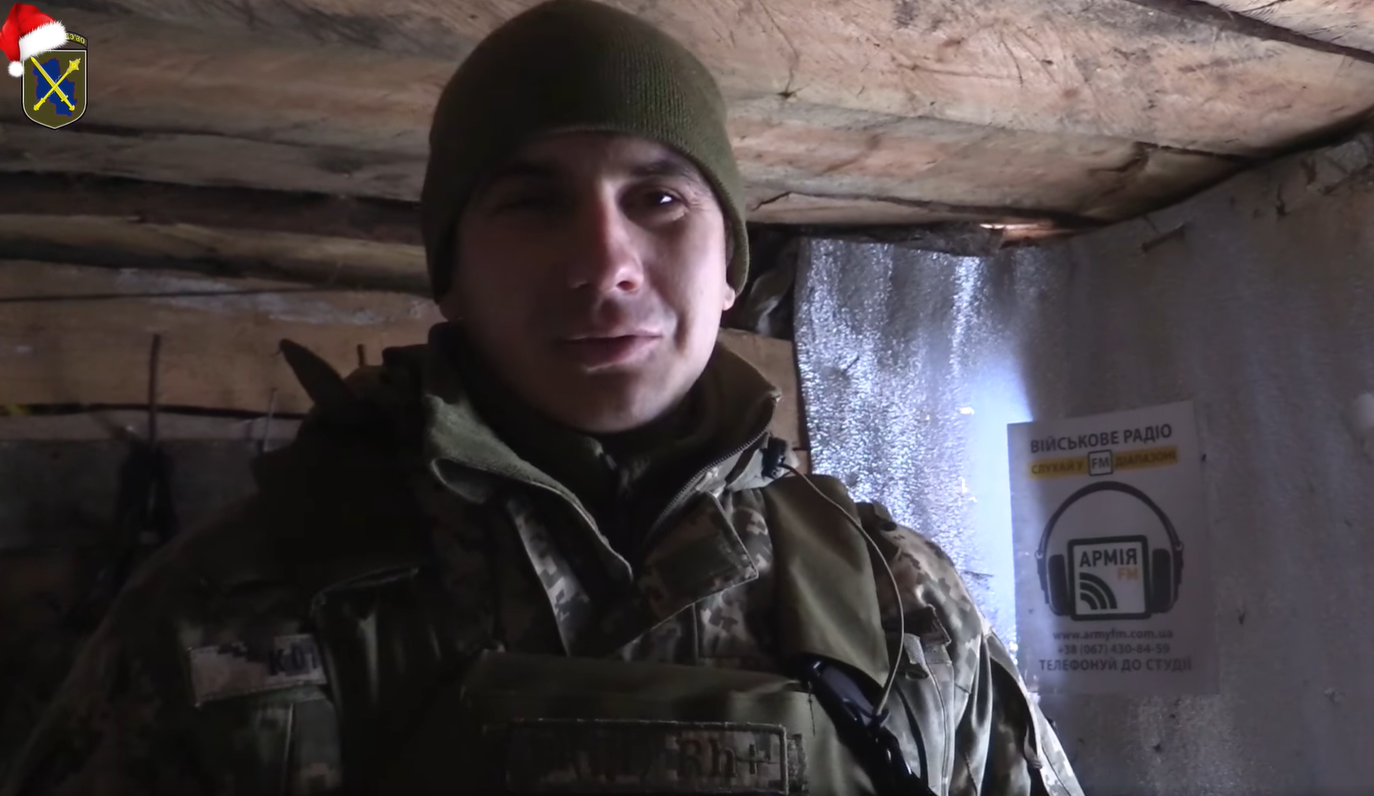 Бійці ЗСУ на передовій привітали українців з Новим роком: "святкуйте, ми прикриємо!" (відео)