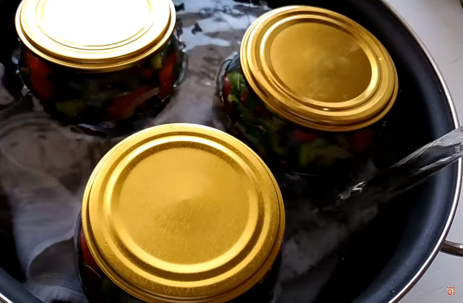 Салат взимку зі свіжих літніх овочів: рецепт та спосіб консервування