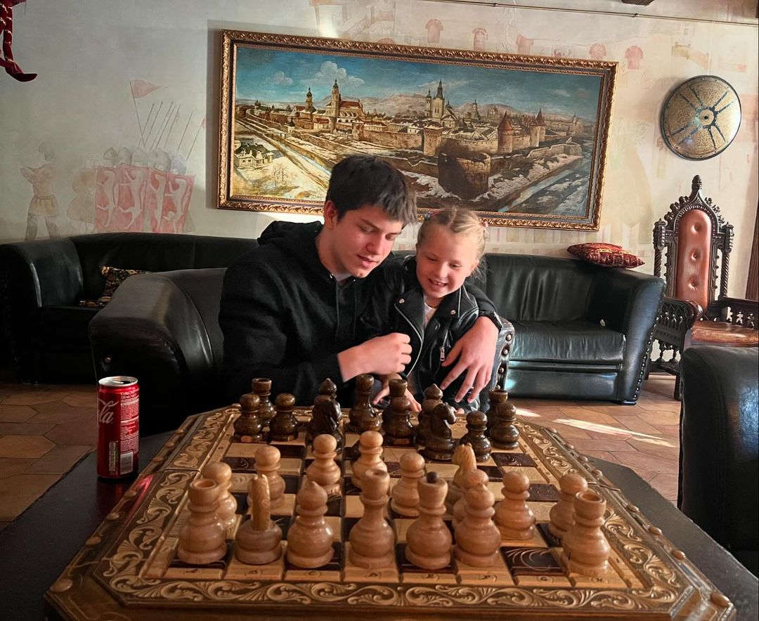 Притула показав, як проводить час з дітьми: "Дотисли батька"