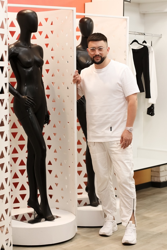 Телестиліст Ільяс Сахтара: "навіщо розповідати людині, як їй одягатися, якщо вона тебе не питає?"