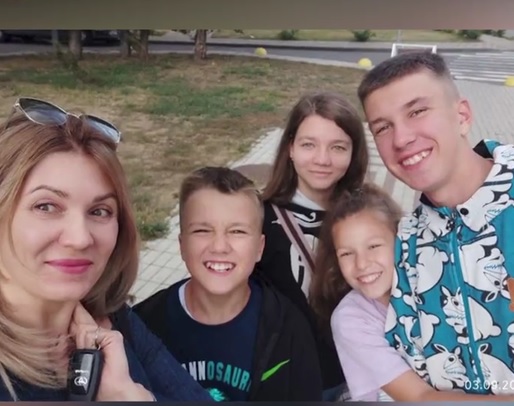 "Мы вас не боимся": семья-опекун троих детей показала, как подготовилась к блэкауту