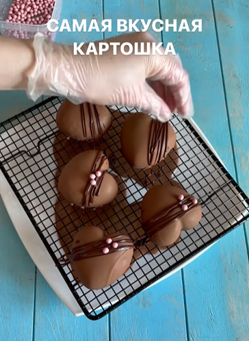 Рецепт найсмачнішого тістечка "Картопля" з начинкою та глазур'ю: смак дитинства