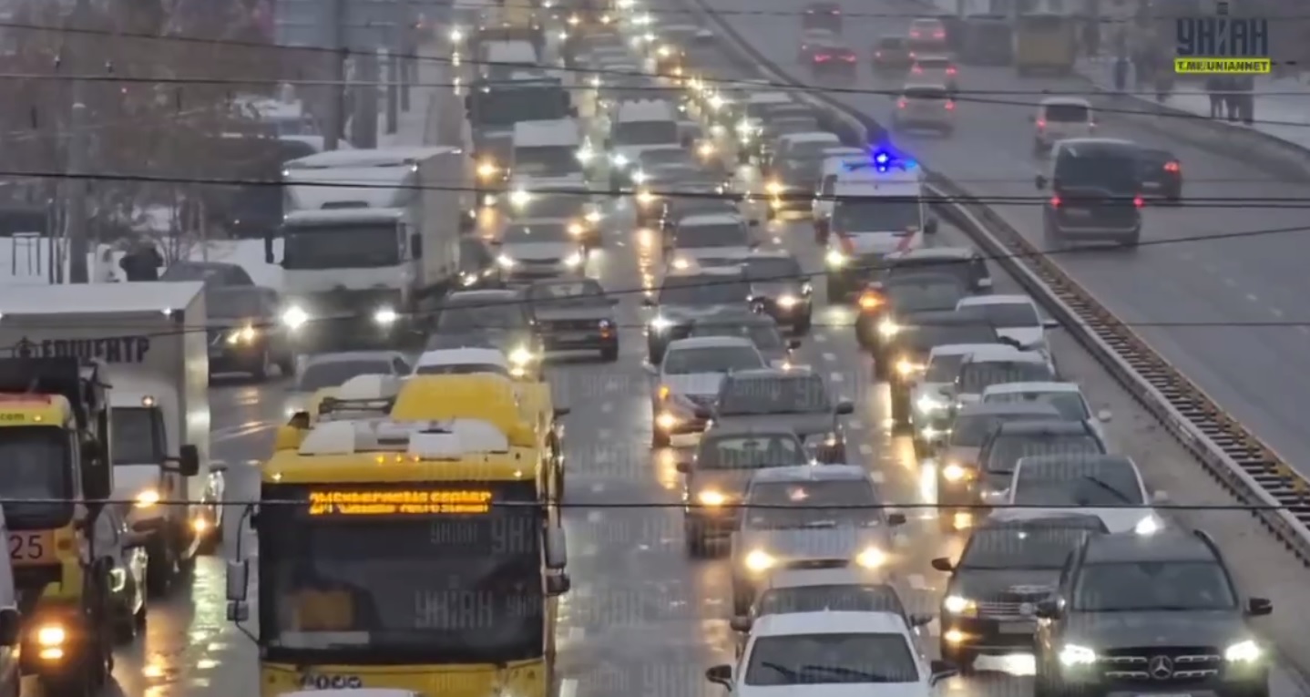 Что происходит в Киеве на Лыбидской после закрытия 6 станций метро (фото, видео)