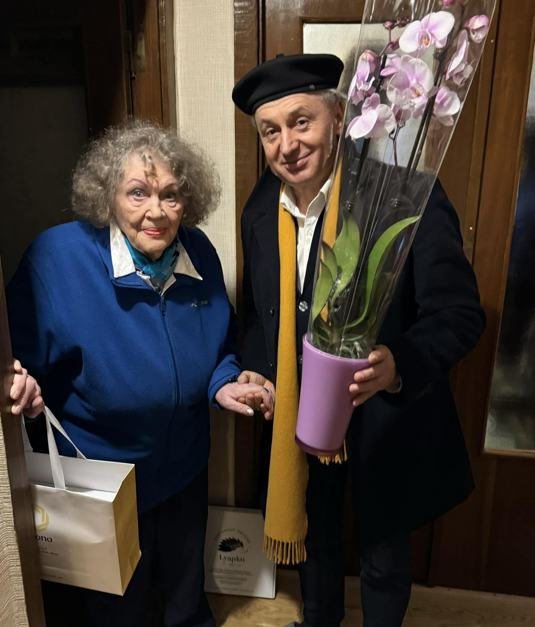 Як сьогодні виглядає 94-річна Ліна Костенко: дуже рідкісне фото
