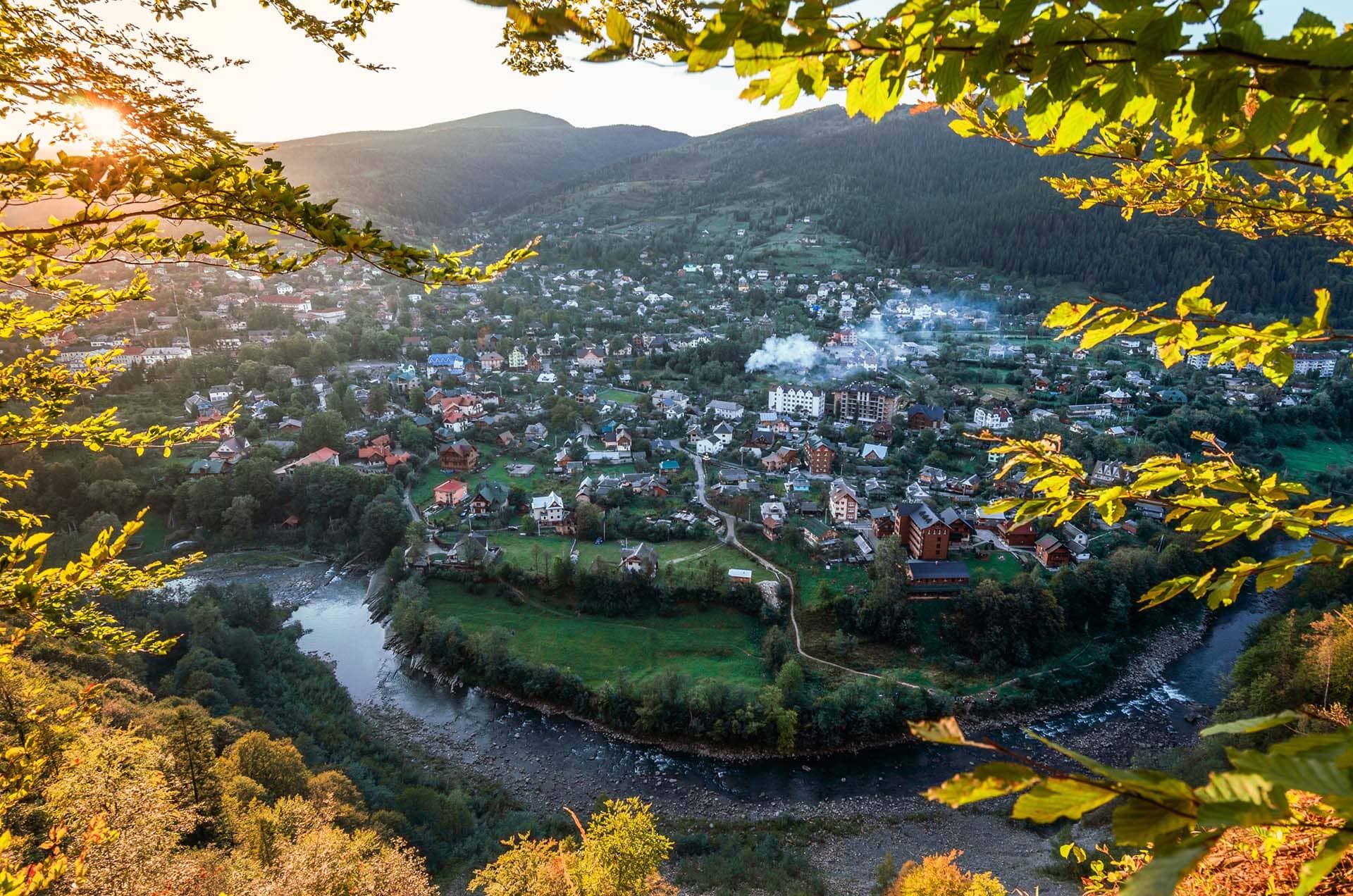 Не гірше, ніж в Буковелі. 8 мальовничих карпатських селищ для сімейного відпочинку