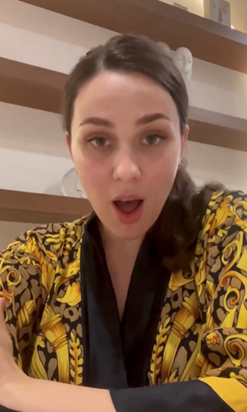 "Забудь, что ты украинка": MARUV, которая молчит о войне, впервые показалась фанатам