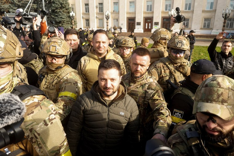 Смотрите, как в Херсоне встречают Зеленского: эмоциональные фото и видео