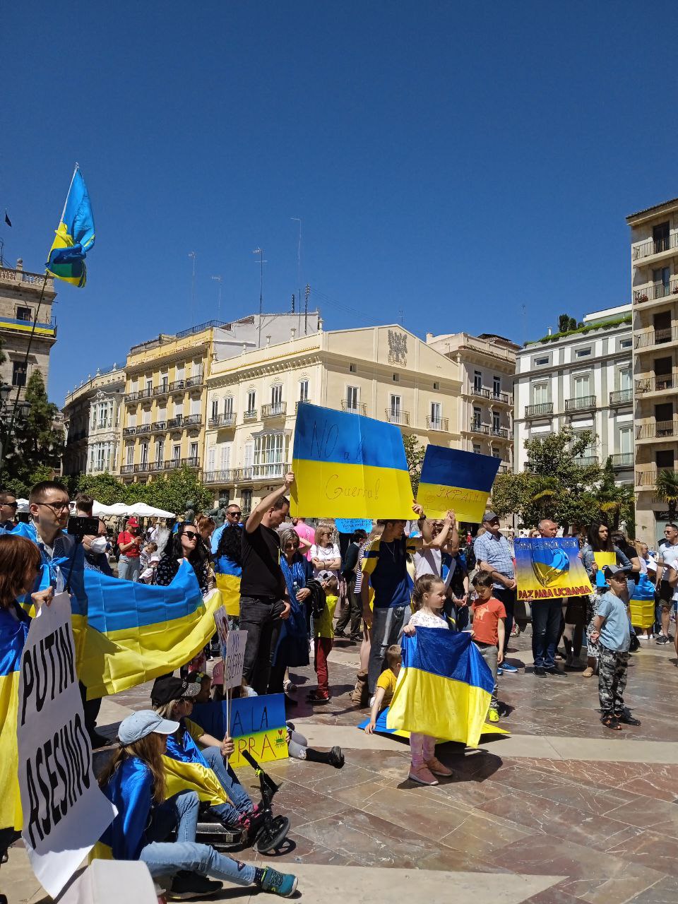 "Через комплекс меншовартості складається ілюзія, ніби в Європі життя краще": українські біженці – про життя за кордоном