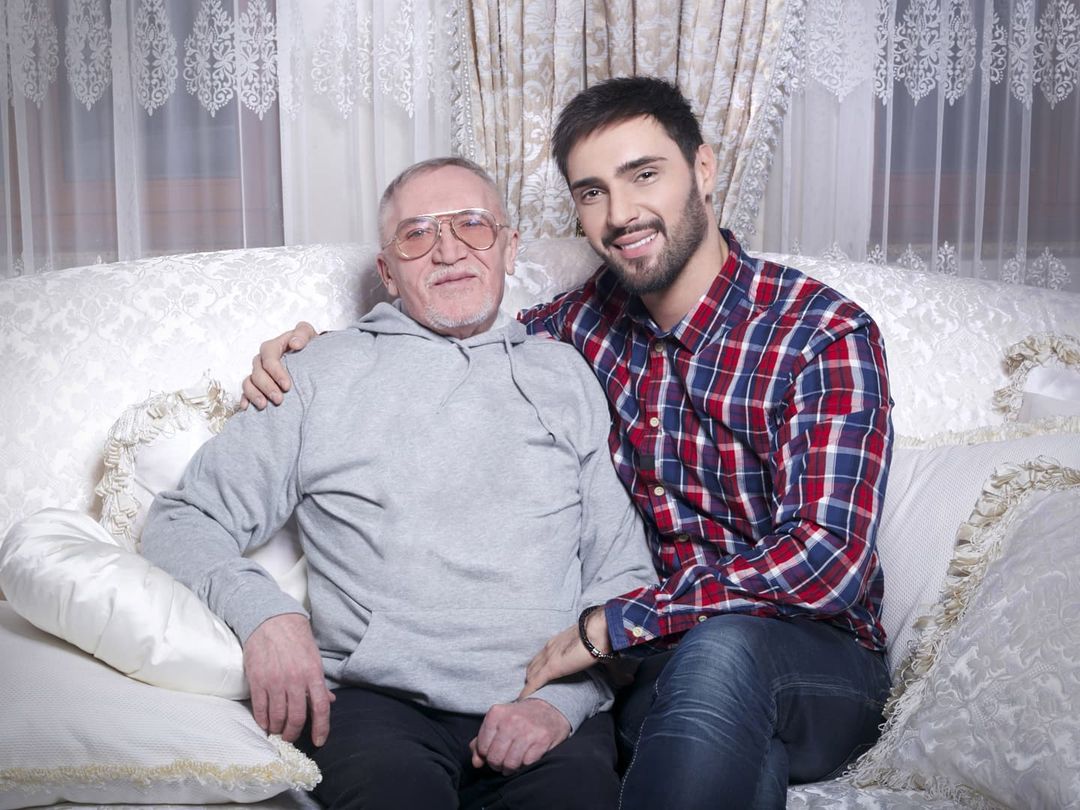 Козловский показал последние кадры с отцом, которого потерял 3 года назад: "Цените мгновения с родными"
