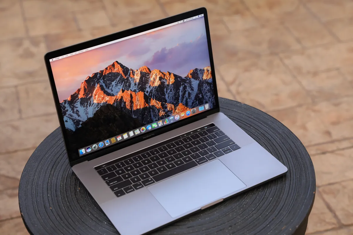 Від Macintosh до iMac: історія перевтілення "яблучного" ПК у фотографіях