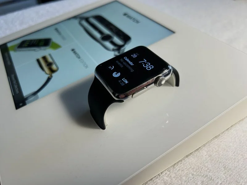 Привет из 2014 года. Коллекционер поделился редкими снимками пробной версии iPad для Apple Watch