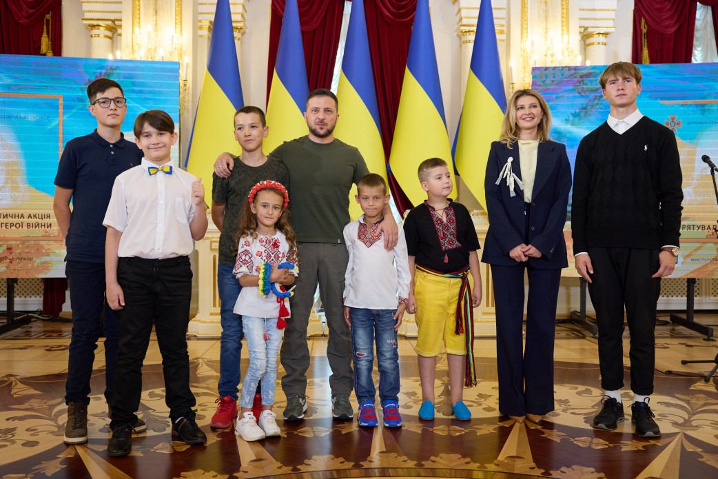 У Маріїнському палаці нагородили дітей-рятувальників, які наближають перемогу: подвиги юних героїв