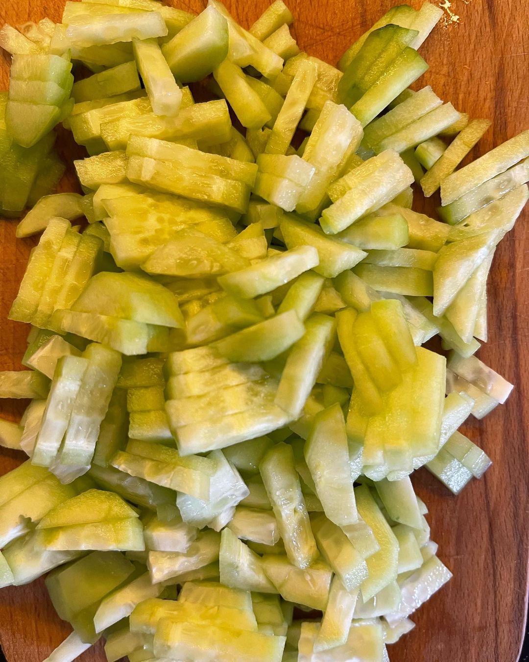 Салат из курицы с грибами: бюджетное и простое решение для праздничного стола