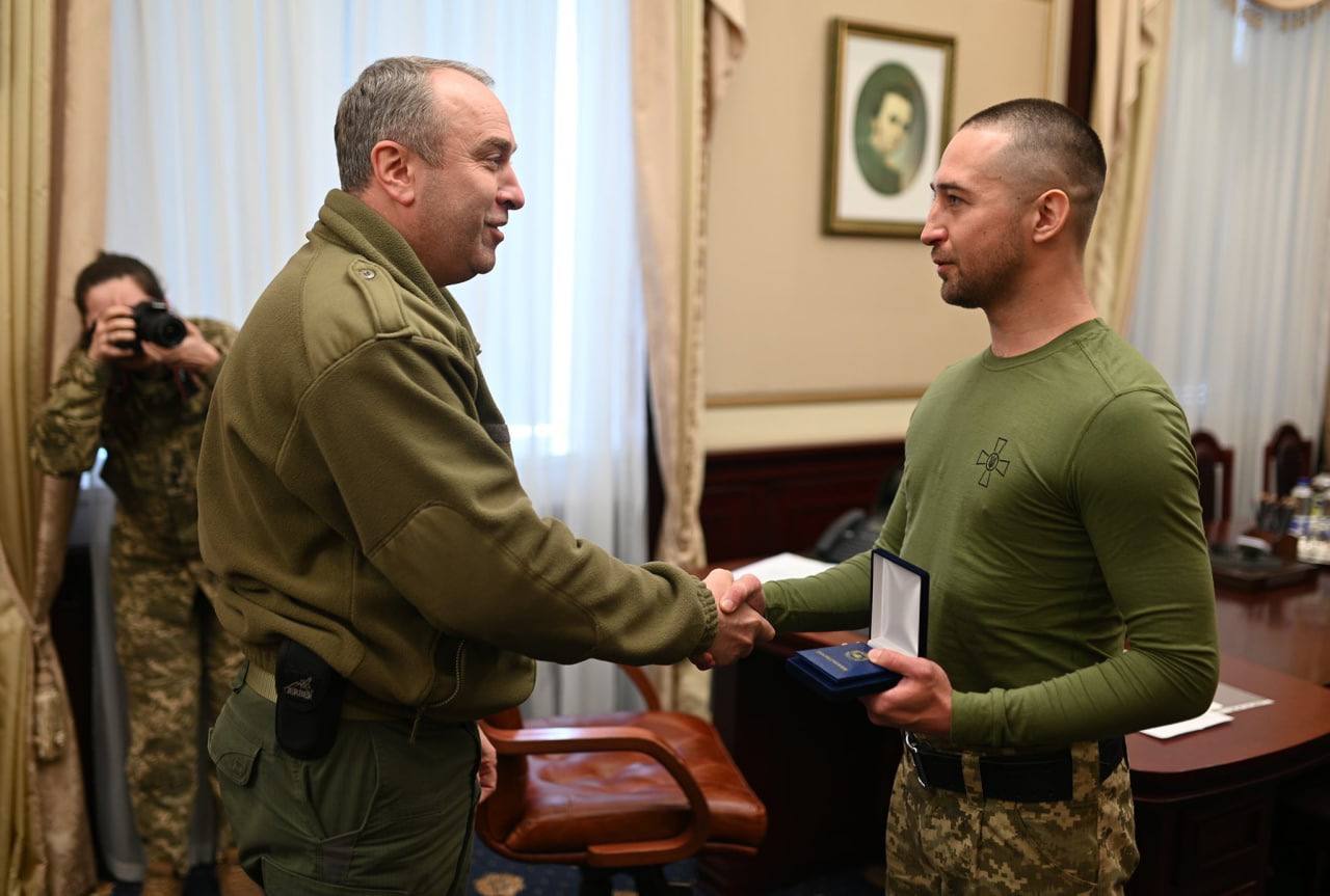 Автор крилатої фрази про російський військовий корабель повернувся додому: що відомо про Героя України