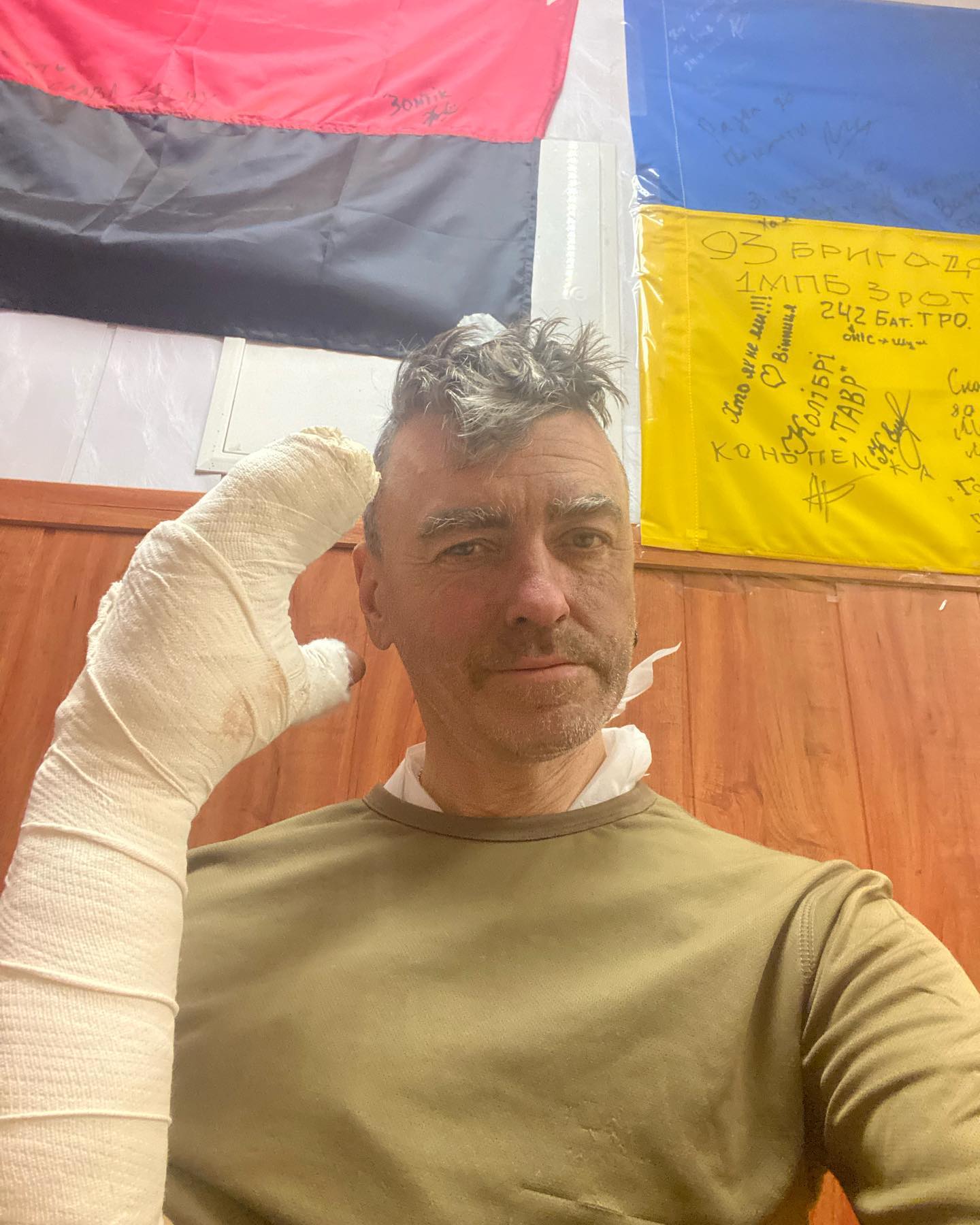Муж известной украинской художницы получил ранение на фронте: детали