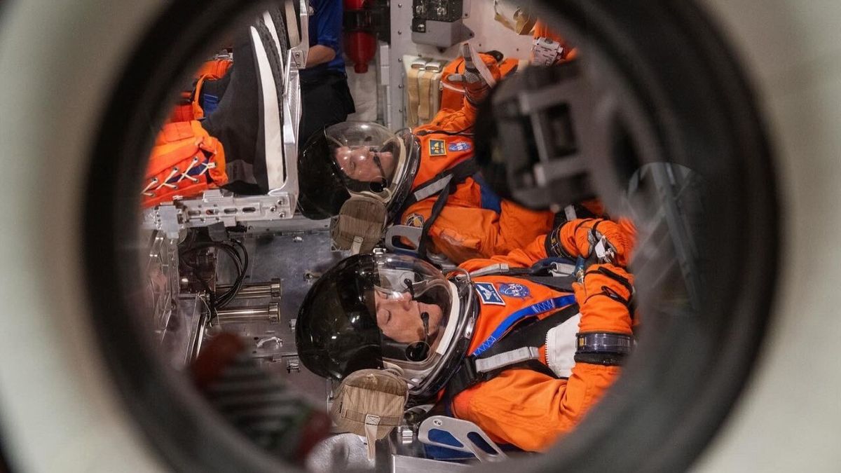 Астронавты NASA провели симуляцию первого дня полета на Луну (фото)