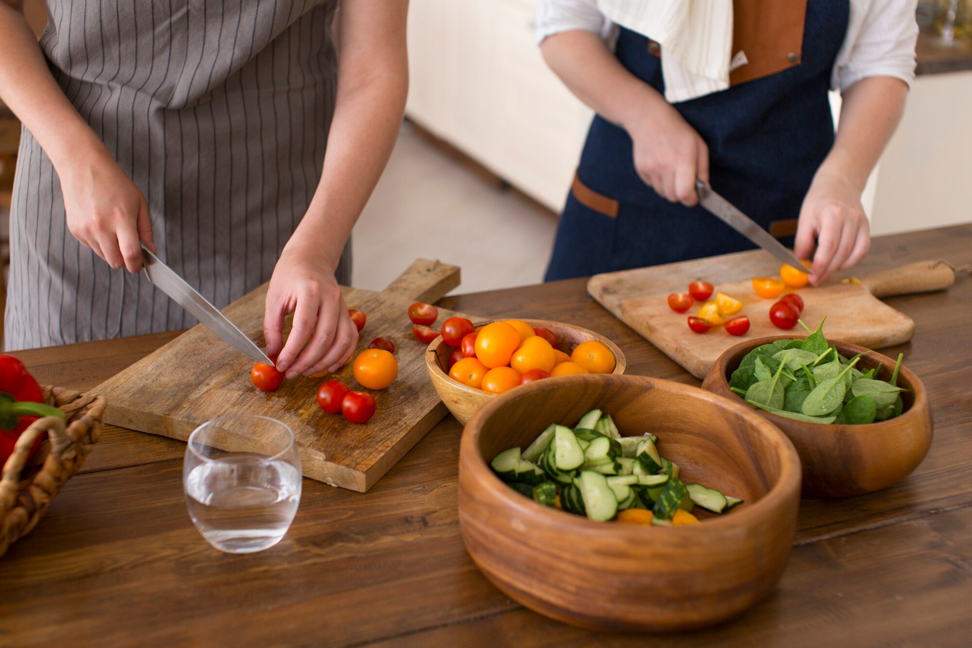 5 салатов на Пасху, которые сметут со стола первыми: вкусные весенние рецепты