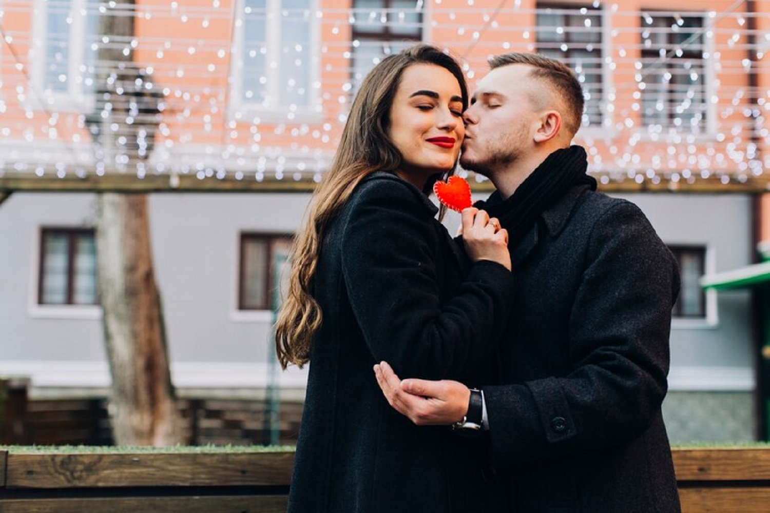 Що подарувати дружині на 14 лютого: кращі ідеї до Дня святого Валентина-2025