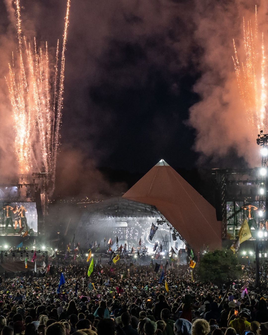 Glastonbury 2024: самые яркие моменты крутейшего фестиваля Европы (фото и видео)