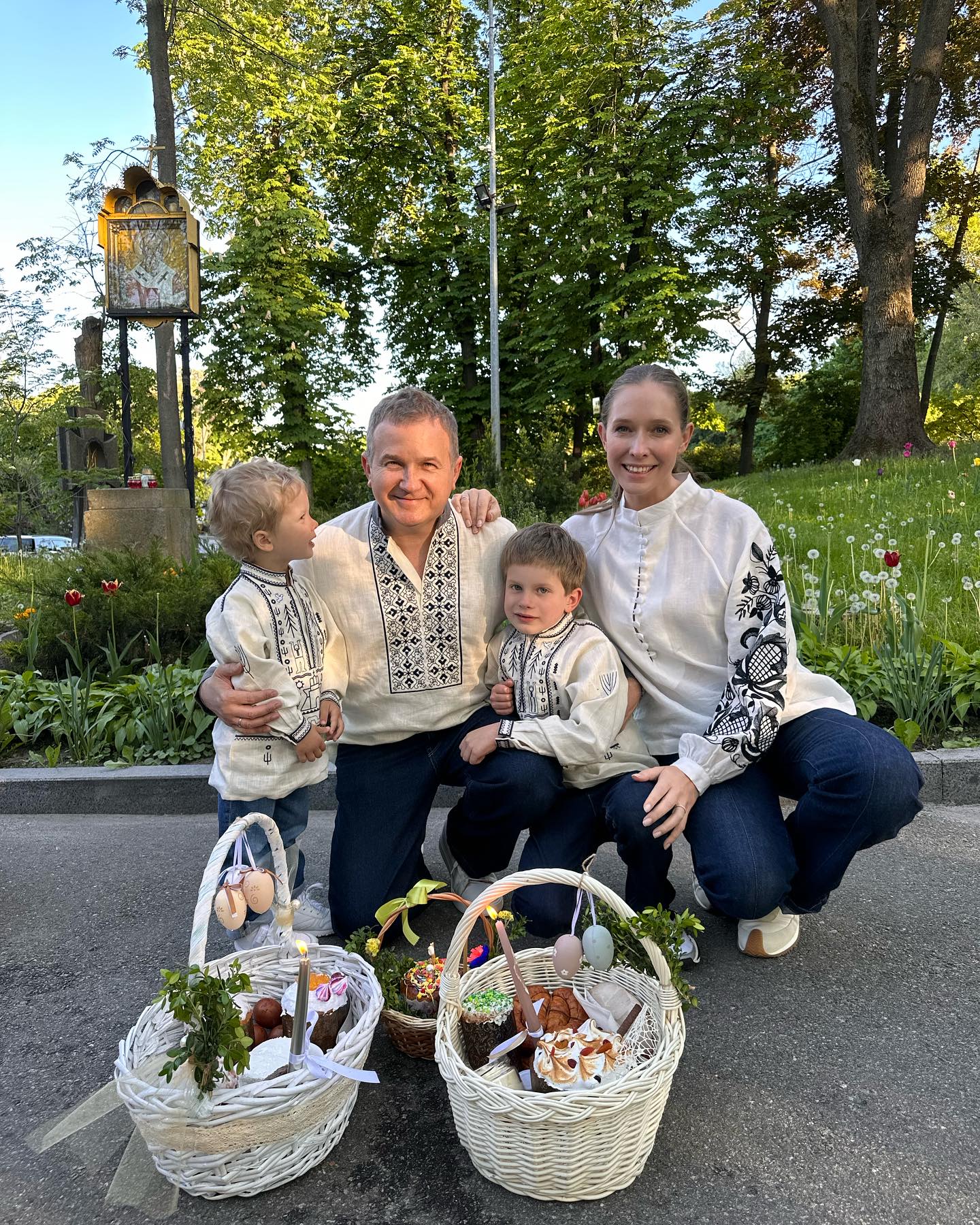 "Мира и небесной поддержки нам всем". Звезды поздравили украинцев с Пасхой (фото)