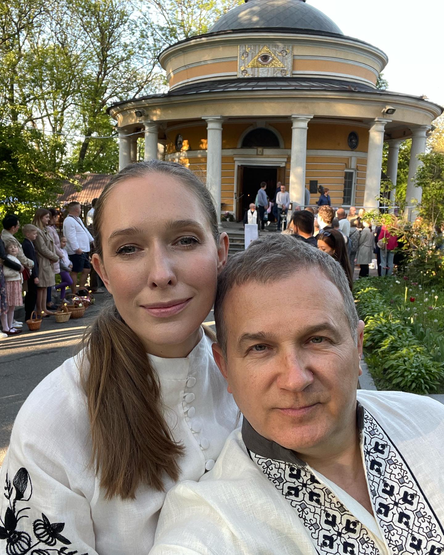 "Мира и небесной поддержки нам всем". Звезды поздравили украинцев с Пасхой (фото)