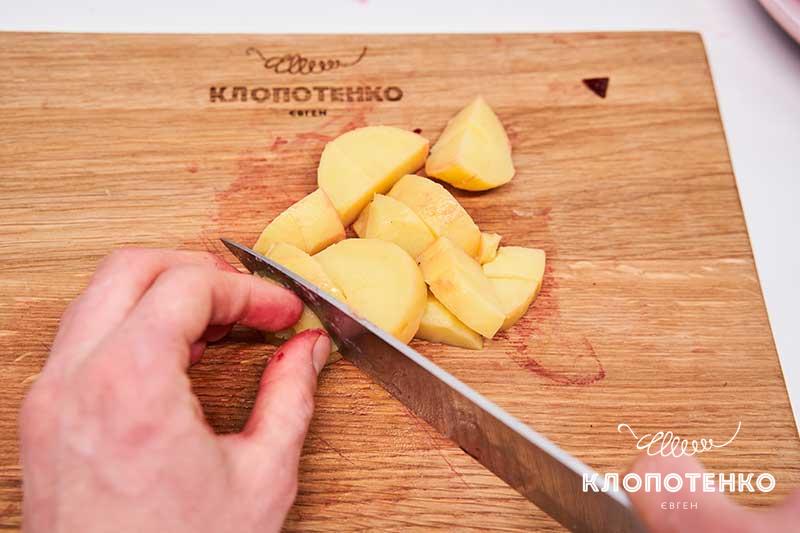 Літній борщ за рецептом Клопотенка: не тільки смачний, але й освіжаючий!