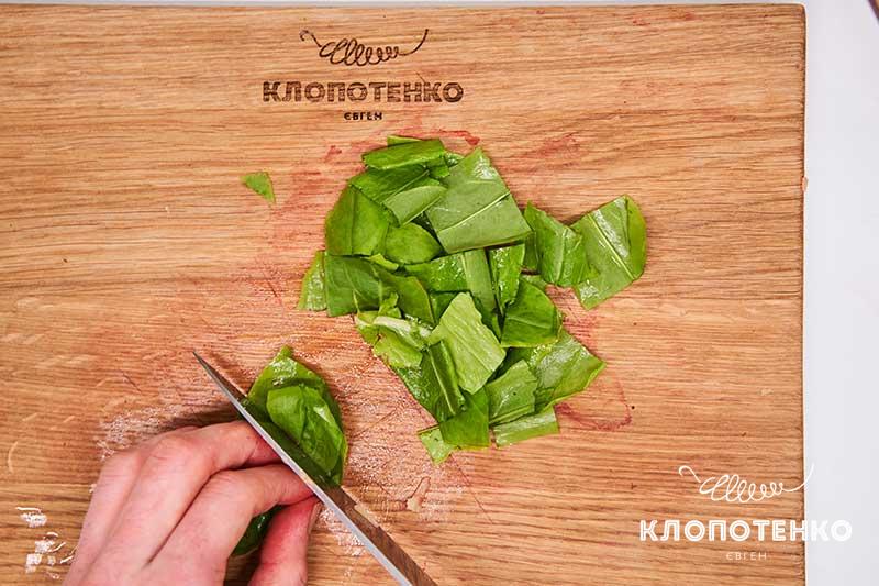 Літній борщ за рецептом Клопотенка: не тільки смачний, але й освіжаючий!