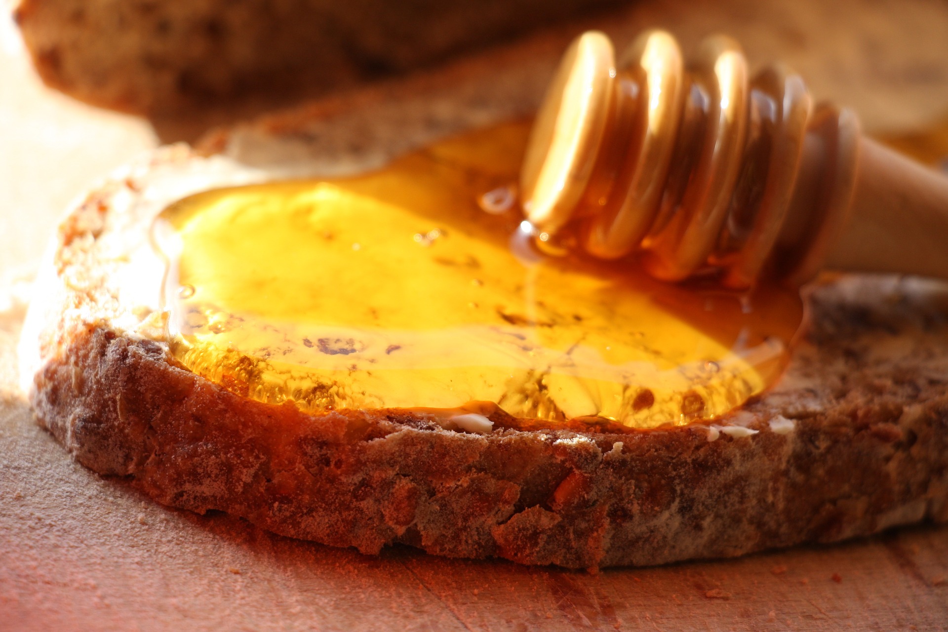 Названо продукти, які можна їсти на ніч: допомагають виспатися