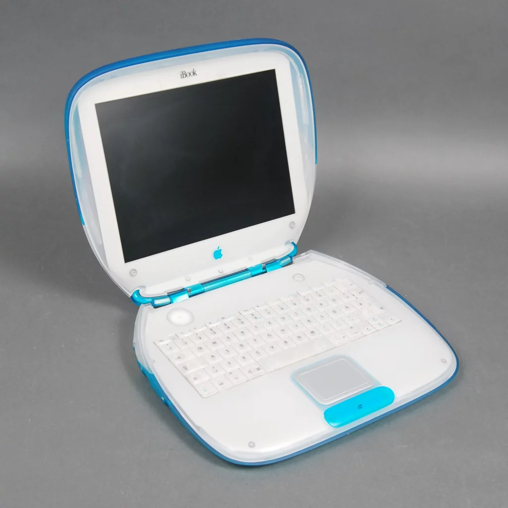 Від Macintosh до iMac: історія перевтілення "яблучного" ПК у фотографіях