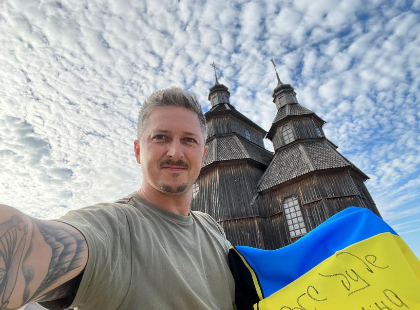 "Тебя здесь грохнут". Педан рассказал о тату с буквой "Z" и показал, что с ним сделал